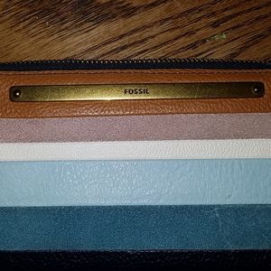 Fossil zip around clutch